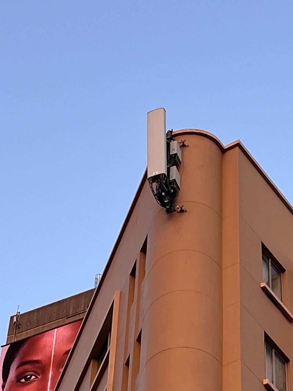 Rooftop 5G sector deployment